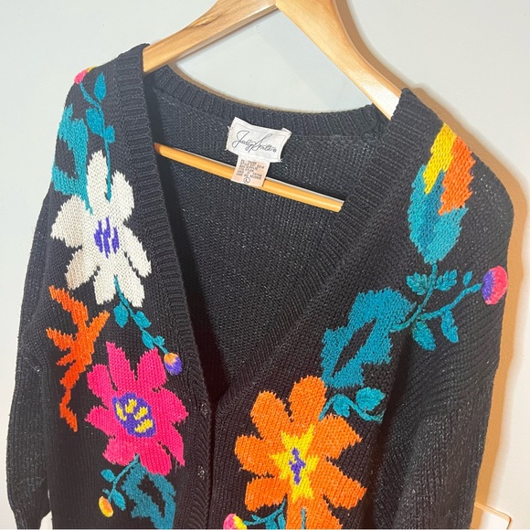 VINTAGE | Jaclyn Smith colorful floral embroidered oversize knit cardigan - Picture 2 of 11